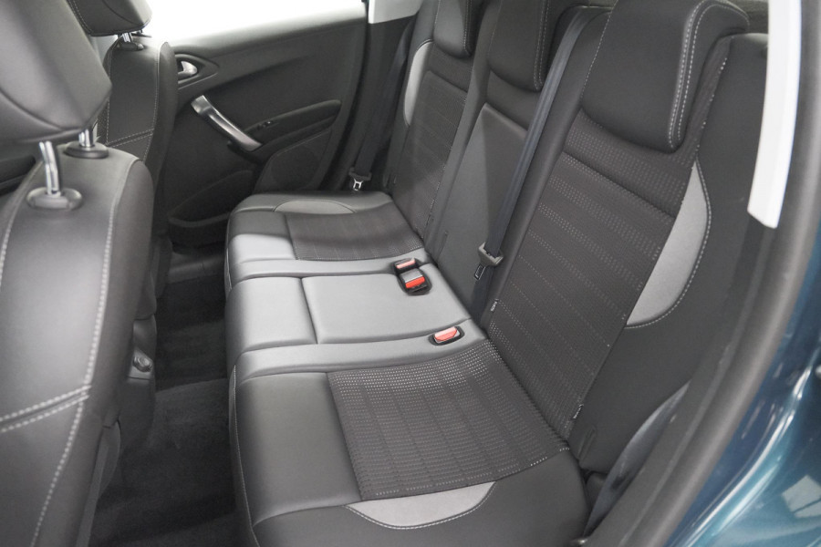 Peugeot 2008 PureTech 110 Allure | UNIEKE KLEUR! | Trekhaak | Camera | Apple Carplay | Parkeersensoren