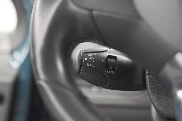Peugeot 2008 PureTech 110 Allure | UNIEKE KLEUR! | Trekhaak | Camera | Apple Carplay | Parkeersensoren