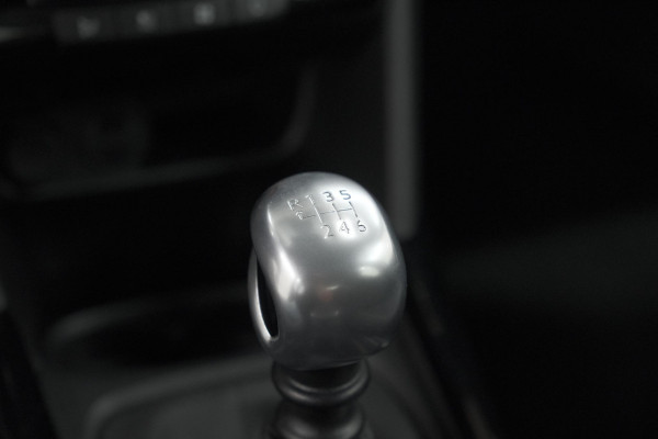 Peugeot 2008 PureTech 110 Allure | UNIEKE KLEUR! | Trekhaak | Camera | Apple Carplay | Parkeersensoren