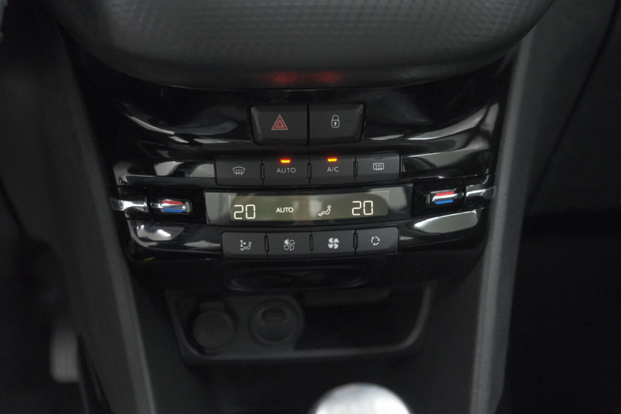Peugeot 2008 PureTech 110 Allure | UNIEKE KLEUR! | Trekhaak | Camera | Apple Carplay | Parkeersensoren