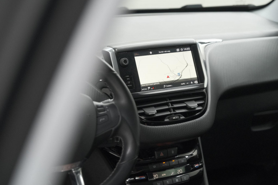 Peugeot 2008 PureTech 110 Allure | UNIEKE KLEUR! | Trekhaak | Camera | Apple Carplay | Parkeersensoren