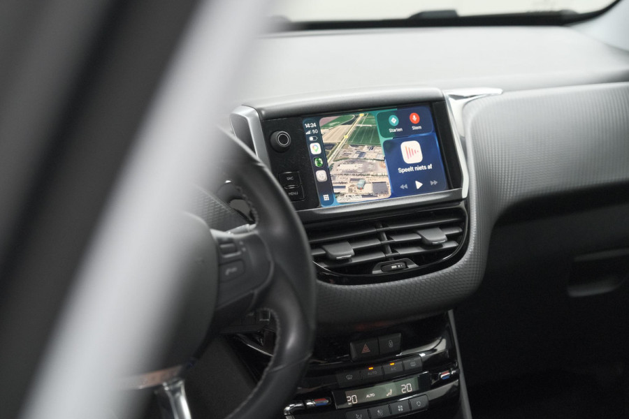 Peugeot 2008 PureTech 110 Allure | UNIEKE KLEUR! | Trekhaak | Camera | Apple Carplay | Parkeersensoren
