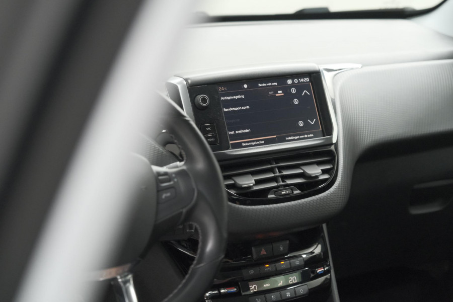 Peugeot 2008 PureTech 110 Allure | UNIEKE KLEUR! | Trekhaak | Camera | Apple Carplay | Parkeersensoren