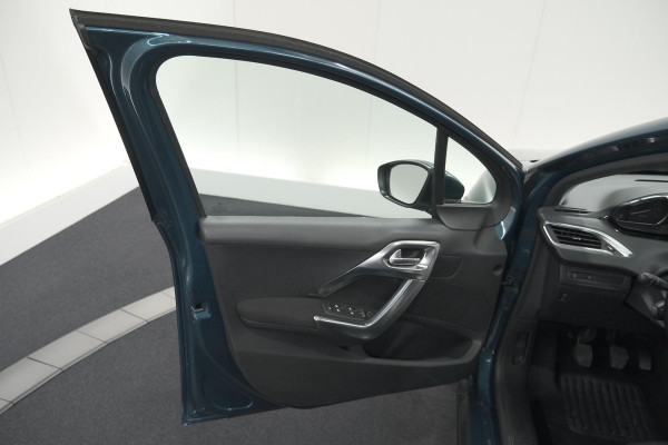 Peugeot 2008 PureTech 110 Allure | UNIEKE KLEUR! | Trekhaak | Camera | Apple Carplay | Parkeersensoren
