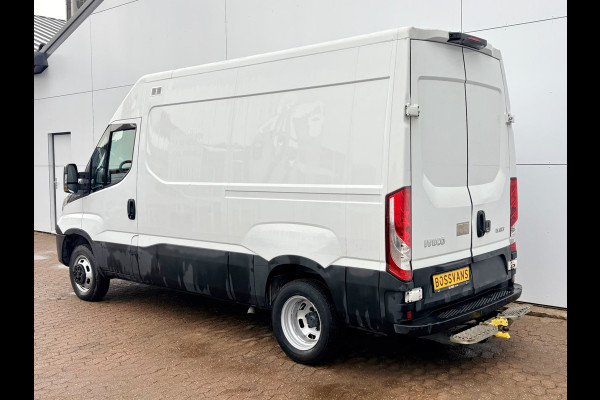 Iveco Daily 35C14 2.3 L2H2 Dubbellucht Airco Camera Trekhaak 3,5t