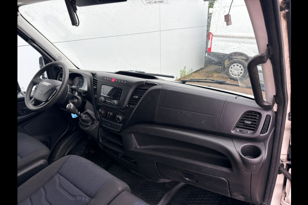 Iveco Daily 35C14 2.3 L2H2 Dubbellucht Airco Camera Trekhaak 3,5t