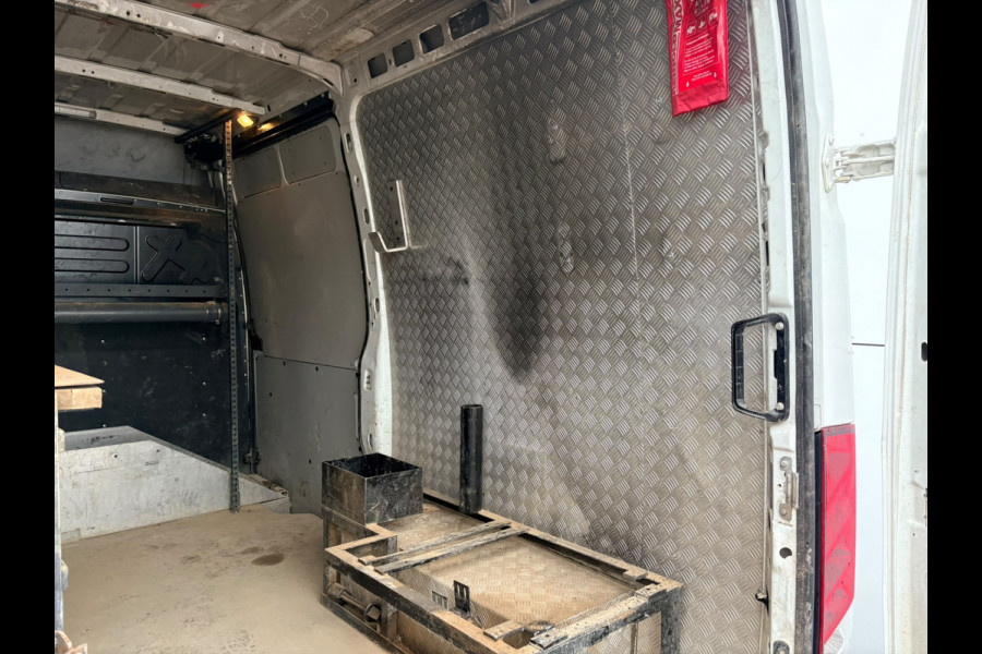 Iveco Daily 35C14 2.3 L2H2 Dubbellucht Airco Camera Trekhaak 3,5t