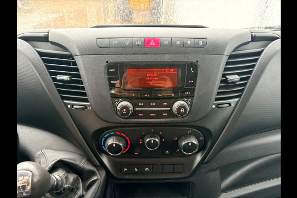 Iveco Daily 35C14 2.3 L2H2 Dubbellucht Airco Camera Trekhaak 3,5t