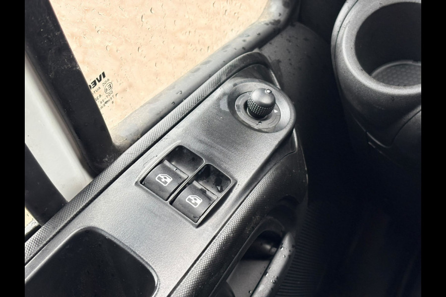 Iveco Daily 35C14 2.3 L2H2 Dubbellucht Airco Camera Trekhaak 3,5t
