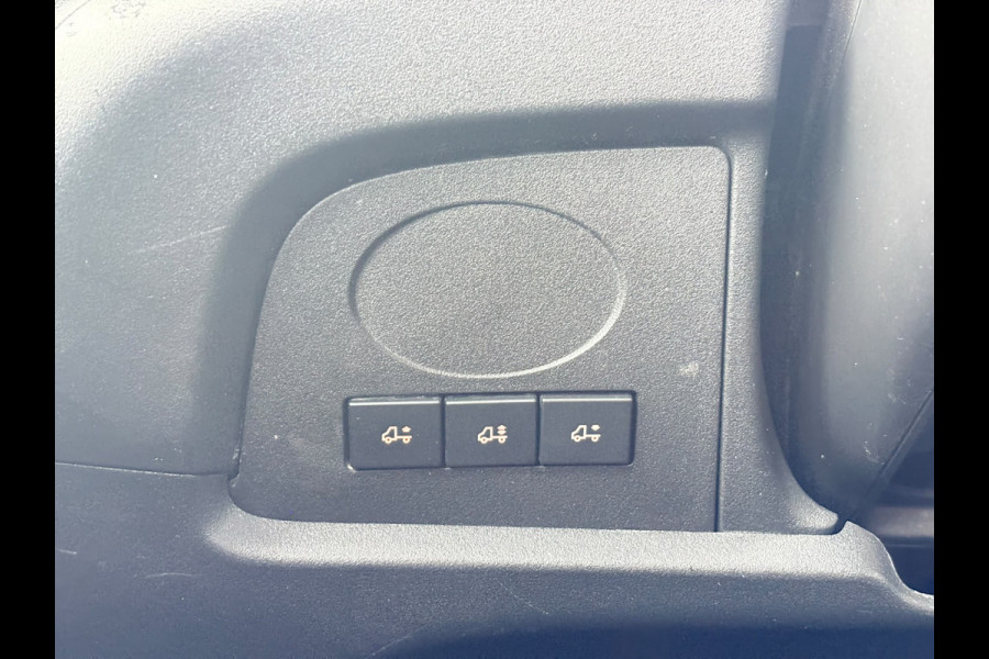 Iveco Daily 35C14 2.3 L2H2 Dubbellucht Airco Camera Trekhaak 3,5t
