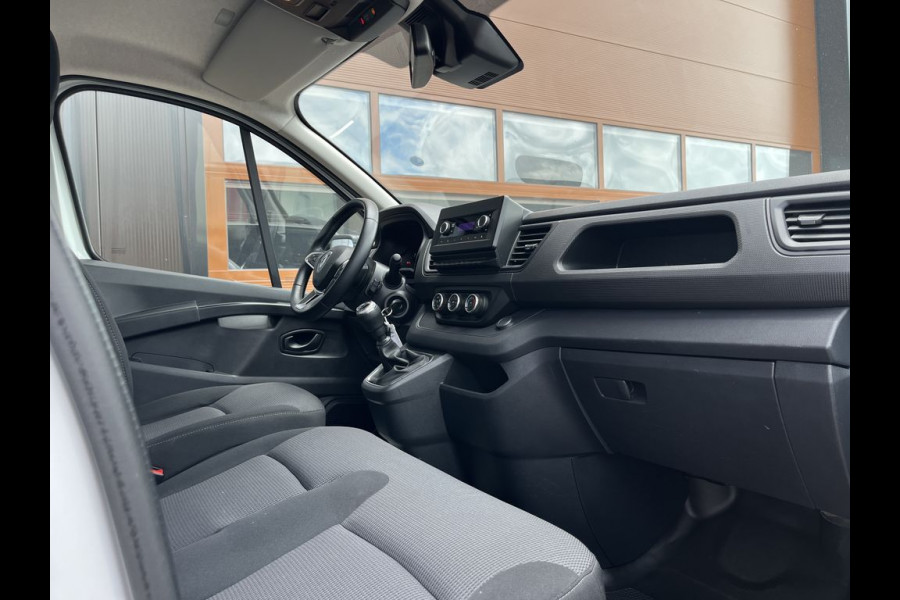 Renault Trafic 2.0 dCi E6 130pk L2 Comfort 3p BPM Vrij! Lease €338 p/m, PDC, Led, Airco, Trekhaak, Cruise controle.