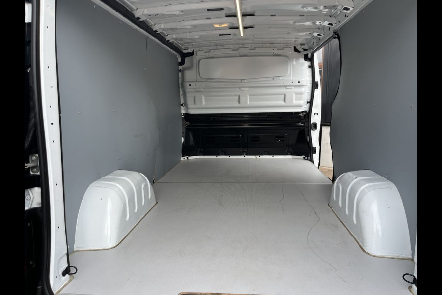 Renault Trafic 2.0 dCi E6 130pk L2 Comfort 3p BPM Vrij! Lease €338 p/m, PDC, Led, Airco, Trekhaak, Cruise controle.