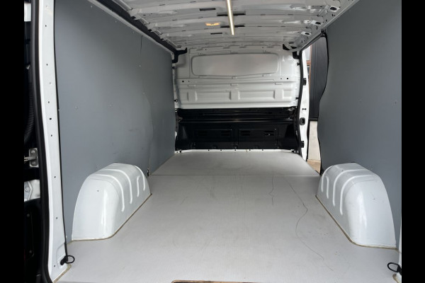 Renault Trafic 2.0 dCi E6 130pk L2 Comfort 3p BPM Vrij! Lease €338 p/m, PDC, Led, Airco, Trekhaak, Cruise controle.