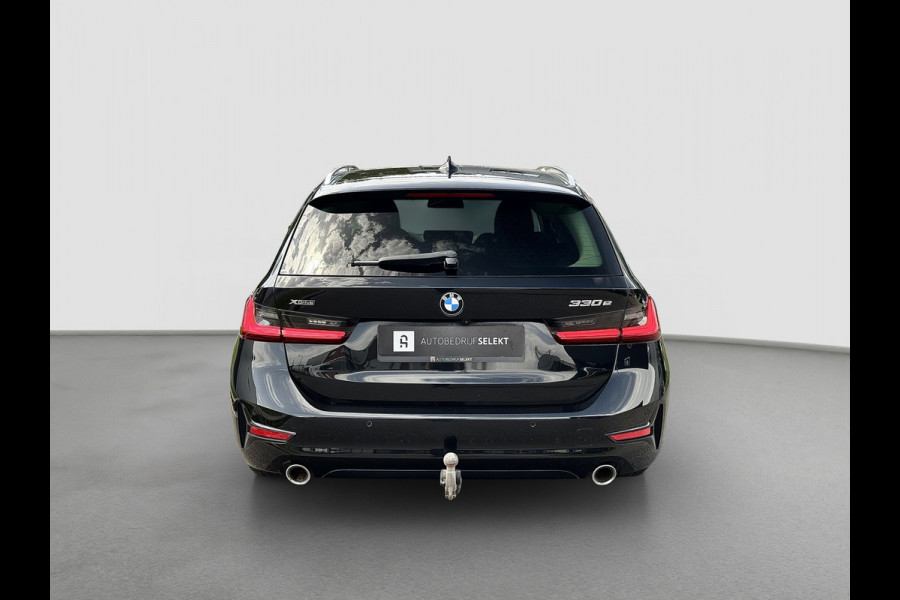 BMW 3 Serie Touring 330e xDrive | Laser | Trekhaak | Head Up | 360 | Sfeerverlichting | Dodehoek | 1e eigenaar