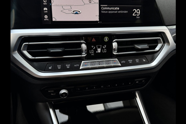 BMW 3 Serie Touring 330e xDrive | Laser | Trekhaak | Head Up | 360 | Sfeerverlichting | Dodehoek | 1e eigenaar