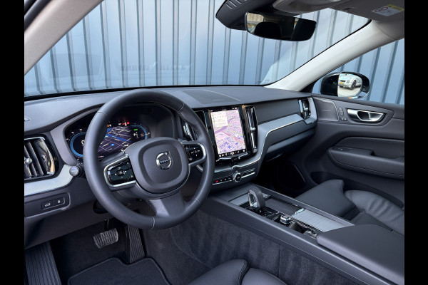 Volvo XC60 2.0 T8 Plug-in hybrid AWD Plus Dark | Pano | Trekhaak wegkl. | 360 Camera | Head Up | Harman/ Kardon | Prijs Rijklaar!!