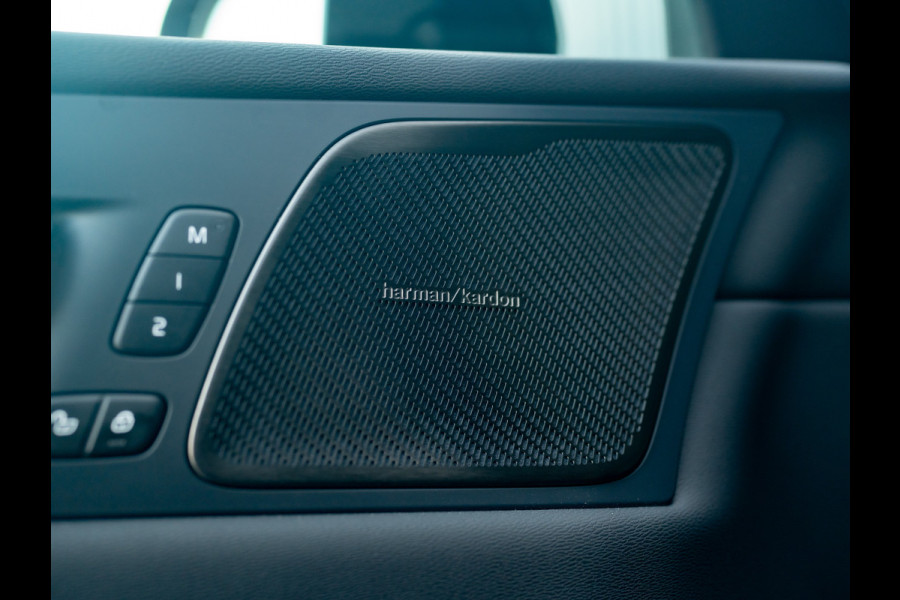 Volvo XC60 2.0 T8 Plug-in hybrid AWD Plus Dark | Pano | Trekhaak wegkl. | 360 Camera | Head Up | Harman/ Kardon | Prijs Rijklaar!!