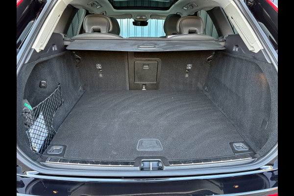 Volvo XC60 2.0 T8 Plug-in hybrid AWD Plus Dark | Pano | Trekhaak wegkl. | 360 Camera | Head Up | Harman/ Kardon | Prijs Rijklaar!!