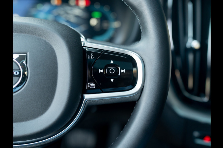 Volvo XC60 2.0 T8 Plug-in hybrid AWD Plus Dark | Pano | Trekhaak wegkl. | 360 Camera | Head Up | Harman/ Kardon | Prijs Rijklaar!!