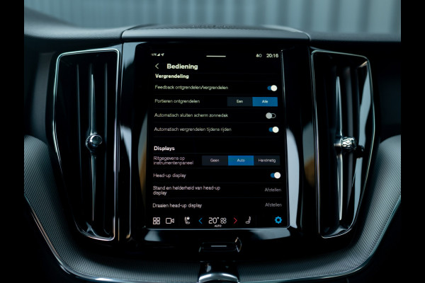 Volvo XC60 2.0 T8 Plug-in hybrid AWD Plus Dark | Pano | Trekhaak wegkl. | 360 Camera | Head Up | Harman/ Kardon | Prijs Rijklaar!!