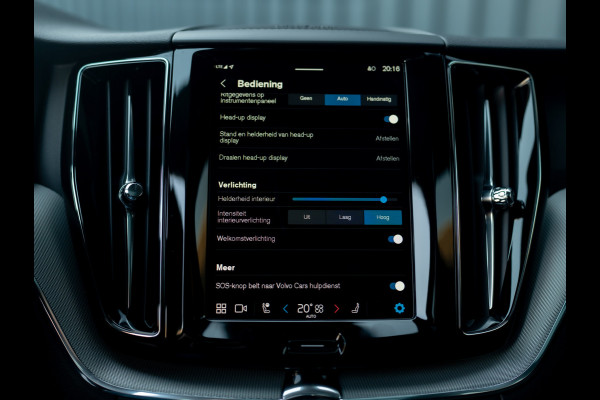 Volvo XC60 2.0 T8 Plug-in hybrid AWD Plus Dark | Pano | Trekhaak wegkl. | 360 Camera | Head Up | Harman/ Kardon | Prijs Rijklaar!!