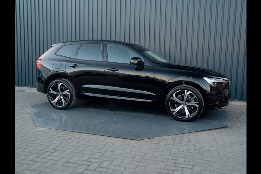 Volvo XC60 2.0 T8 Plug-in hybrid AWD Plus Dark | Pano | Trekhaak wegkl. | 360 Camera | Head Up | Harman/ Kardon | Prijs Rijklaar!!