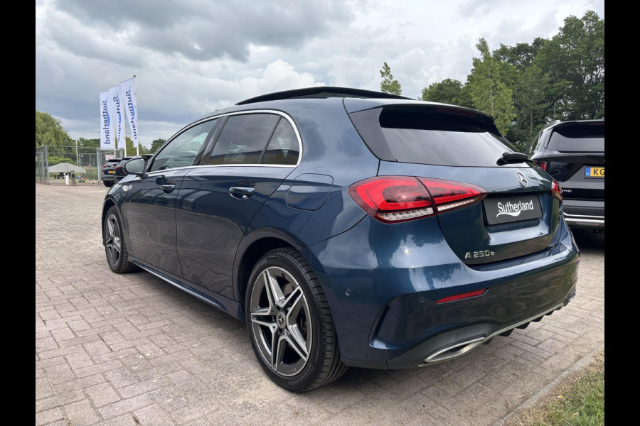 Mercedes-Benz A-Klasse 250 e AMG Line 217 PK | Panoramadak | Stoelverwarming | Sportstoelen | Groot Scherm | Camera | 18 Inch