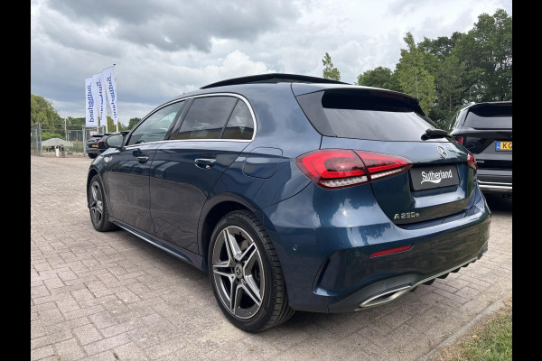 Mercedes-Benz A-Klasse 250 e AMG Line 217 PK | Panoramadak | Stoelverwarming | Sportstoelen | Groot Scherm | Camera | 18 Inch