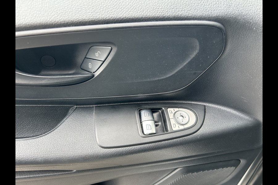Mercedes-Benz Vito 116 CDI Lang / Trekhaak / Airco / Parkeersensoren / Cruise control / 3 Zits / Achterdeuren