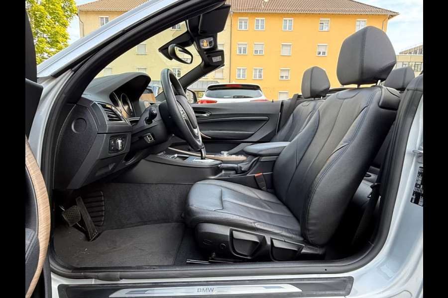 BMW 2 Serie Cabrio 220iA LUXURY ** ADAPT. LED, LEDER, NAVI, VERW. STUUR CAMERA, 18-inch LMV ** UNFALLFREI - Slechts 36.000km. ** ** INFORMEER OOK NAAR ONZE AANTREKKELIJKE FINANCIAL-LEASE TARIEVEN **