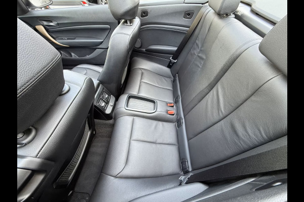 BMW 2 Serie Cabrio 220iA LUXURY ** ADAPT. LED, LEDER, NAVI, VERW. STUUR CAMERA, 18-inch LMV ** UNFALLFREI - Slechts 36.000km. ** ** INFORMEER OOK NAAR ONZE AANTREKKELIJKE FINANCIAL-LEASE TARIEVEN **
