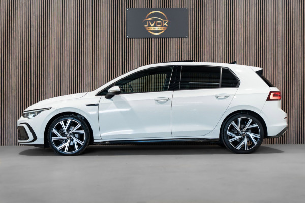 Volkswagen Golf 1.5 eTSI DSG R-Line Pano IQ Camera