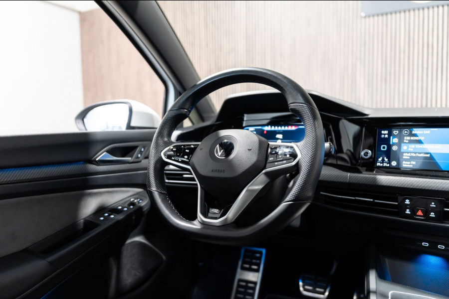 Volkswagen Golf 1.5 eTSI DSG R-Line Pano IQ Camera