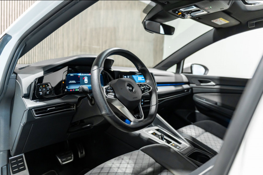 Volkswagen Golf 1.5 eTSI DSG R-Line Pano IQ Camera