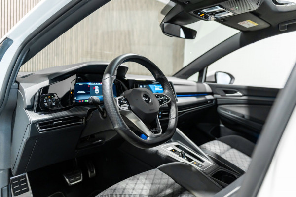 Volkswagen Golf 1.5 eTSI DSG R-Line Pano IQ Camera