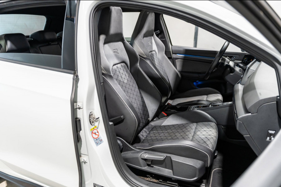 Volkswagen Golf 1.5 eTSI DSG R-Line Pano IQ Camera
