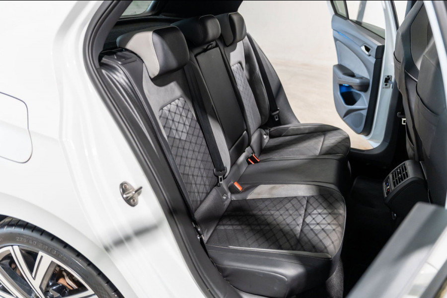 Volkswagen Golf 1.5 eTSI DSG R-Line Pano IQ Camera