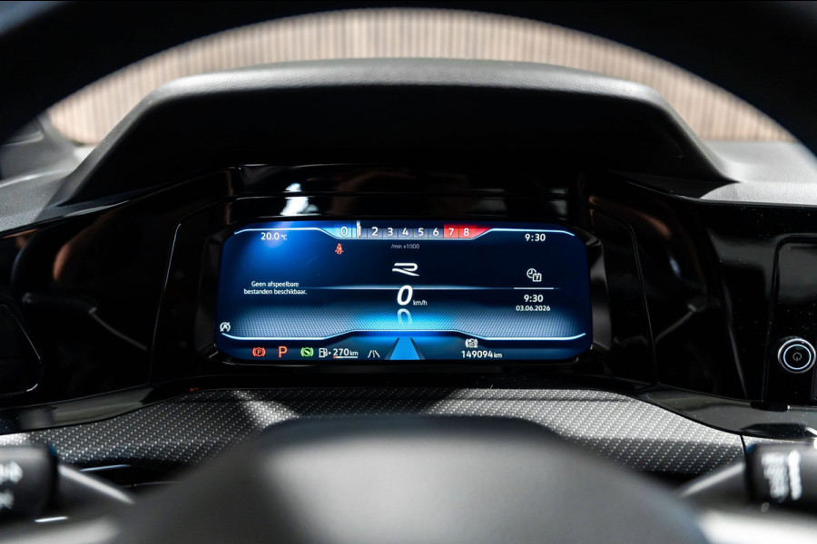 Volkswagen Golf 1.5 eTSI DSG R-Line Pano IQ Camera