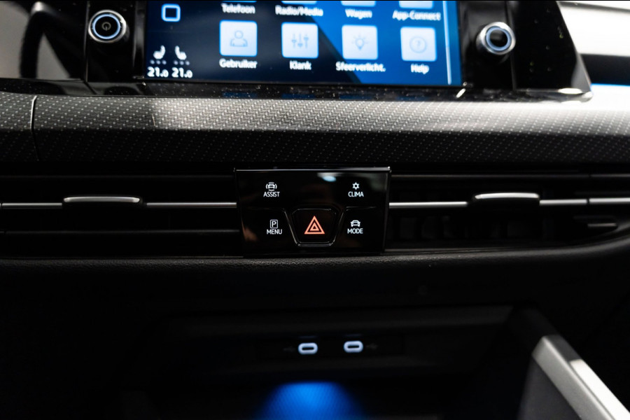 Volkswagen Golf 1.5 eTSI DSG R-Line Pano IQ Camera