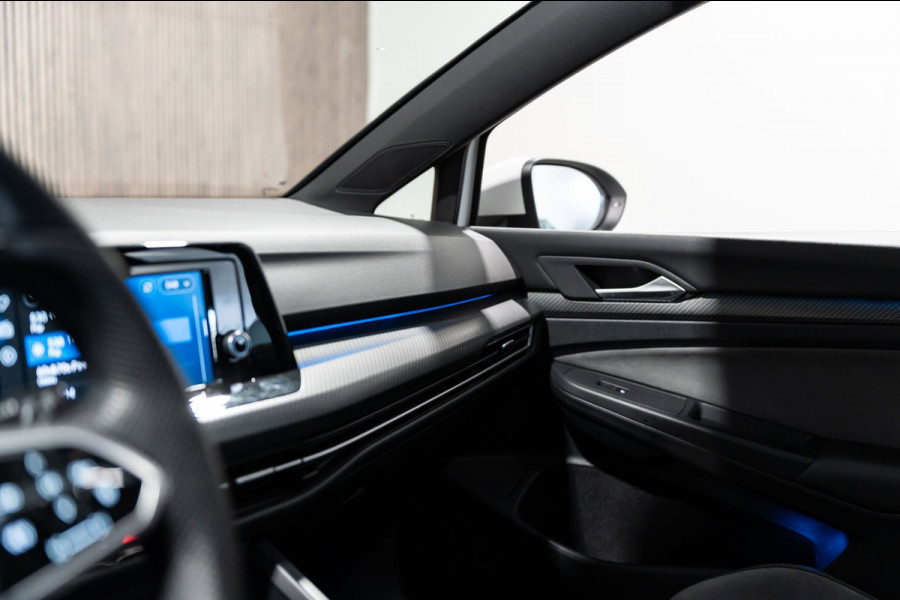 Volkswagen Golf 1.5 eTSI DSG R-Line Pano IQ Camera