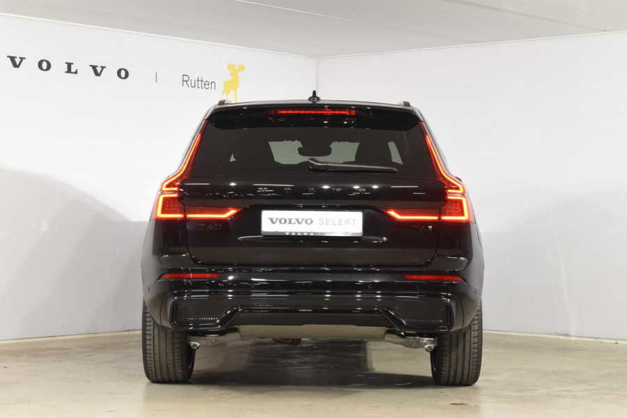 Volvo XC60 T6 350PK Plug-in hybrid AWD Plus Black Edition / Adaptive Cruise control / Elektrische stoelen met geheugen / Stuurverwarming / Stoelverwarming v+a / 360 Camera / Harman Kardon / Semi-elektrisch inklapbare trekhaak