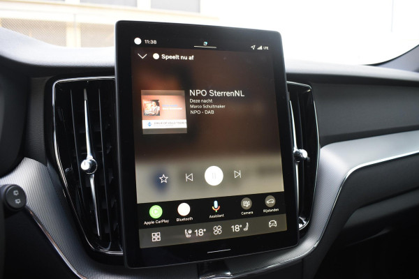 Volvo XC60 T6 350PK Plug-in hybrid AWD Plus Black Edition / Adaptive Cruise control / Elektrische stoelen met geheugen / Stuurverwarming / Stoelverwarming v+a / 360 Camera / Harman Kardon / Semi-elektrisch inklapbare trekhaak