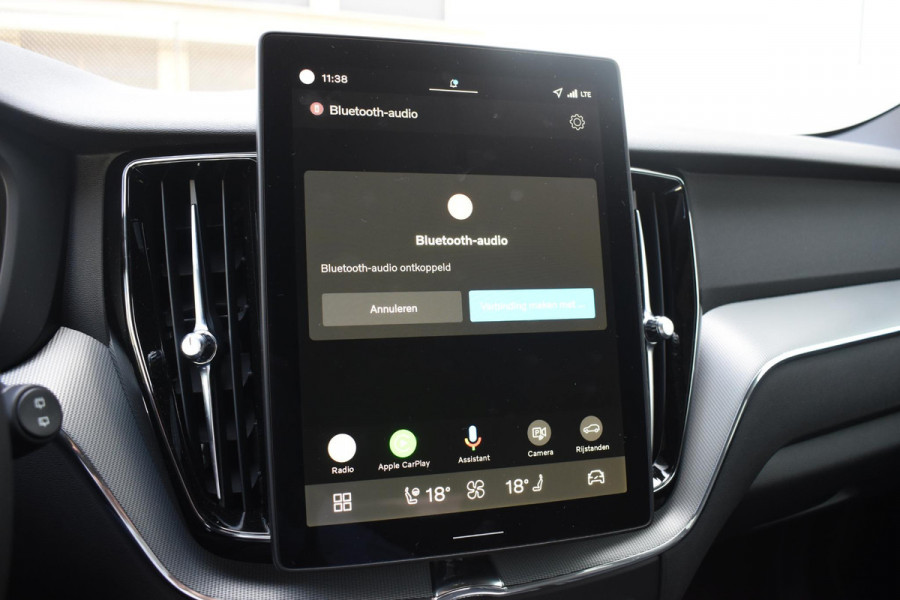 Volvo XC60 T6 350PK Plug-in hybrid AWD Plus Black Edition / Adaptive Cruise control / Elektrische stoelen met geheugen / Stuurverwarming / Stoelverwarming v+a / 360 Camera / Harman Kardon / Semi-elektrisch inklapbare trekhaak