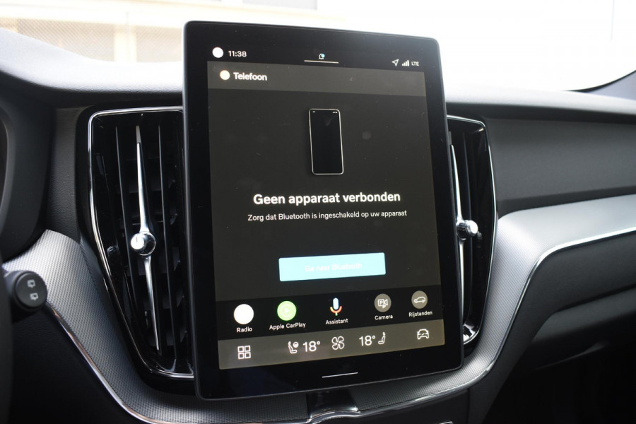 Volvo XC60 T6 350PK Plug-in hybrid AWD Plus Black Edition / Adaptive Cruise control / Elektrische stoelen met geheugen / Stuurverwarming / Stoelverwarming v+a / 360 Camera / Harman Kardon / Semi-elektrisch inklapbare trekhaak