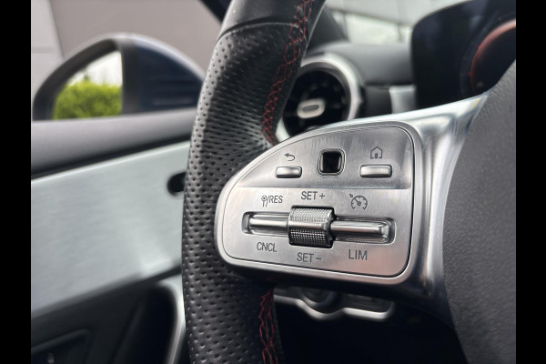 Mercedes-Benz A-Klasse 250 e AMG Line 217 PK | Panoramadak | Stoelverwarming | Sportstoelen | Groot Scherm | Camera | 18 Inch