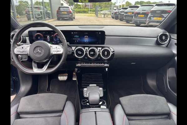 Mercedes-Benz A-Klasse 250 e AMG Line 217 PK | Panoramadak | Stoelverwarming | Sportstoelen | Groot Scherm | Camera | 18 Inch