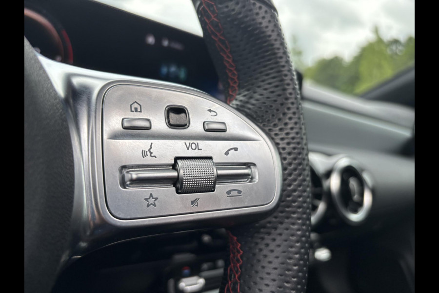 Mercedes-Benz A-Klasse 250 e AMG Line 217 PK | Panoramadak | Stoelverwarming | Sportstoelen | Groot Scherm | Camera | 18 Inch