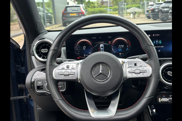 Mercedes-Benz A-Klasse 250 e AMG Line 217 PK | Panoramadak | Stoelverwarming | Sportstoelen | Groot Scherm | Camera | 18 Inch