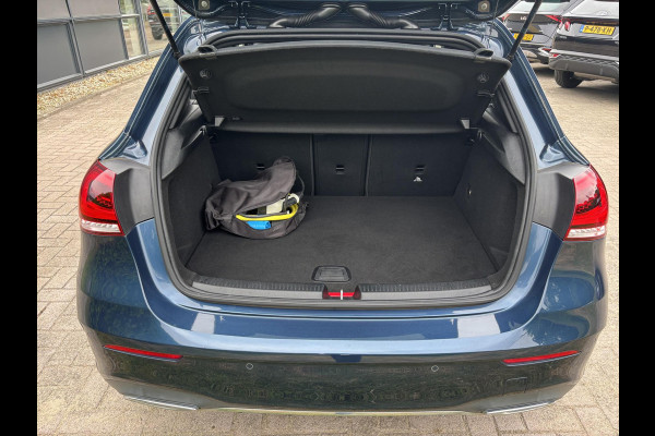 Mercedes-Benz A-Klasse 250 e AMG Line 217 PK | Panoramadak | Stoelverwarming | Sportstoelen | Groot Scherm | Camera | 18 Inch