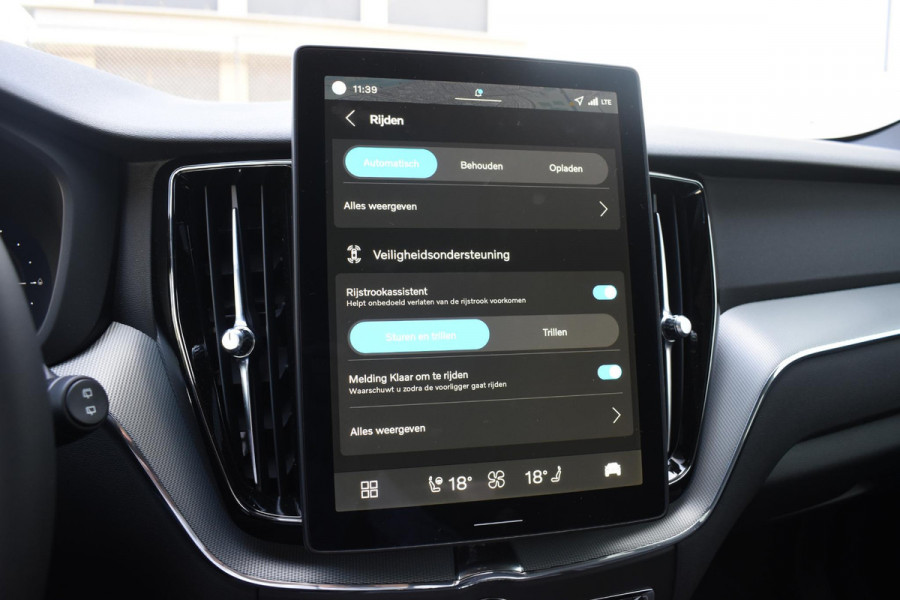 Volvo XC60 T6 350PK Plug-in hybrid AWD Plus Black Edition / Adaptive Cruise control / Elektrische stoelen met geheugen / Stuurverwarming / Stoelverwarming v+a / 360 Camera / Harman Kardon / Semi-elektrisch inklapbare trekhaak